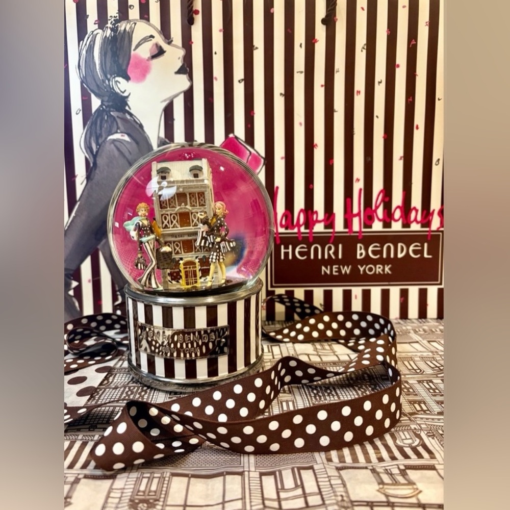 RARE HENRI BENDEL ~ Snow globe/ Music Box "DIAMONDS ARE A GIRL'S BEST FRIEND" 💎